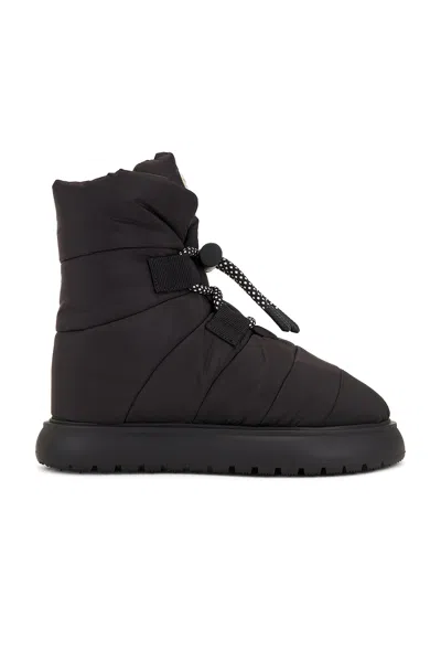 Moncler Gaia Pull Snow Boot In Black