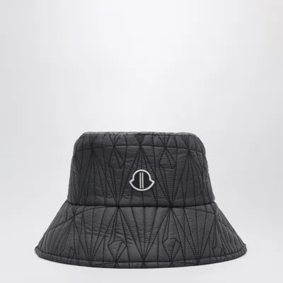 Moncler Genius Black Quilted Hat With Logo Patch In Gold