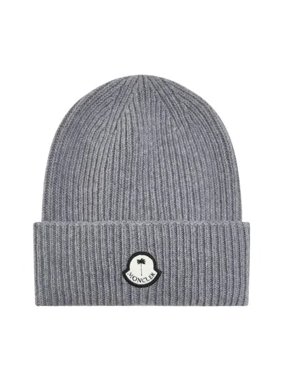 Moncler Genius Moncler X Palm Angels Logo Patch Knit Beanie In Grey
