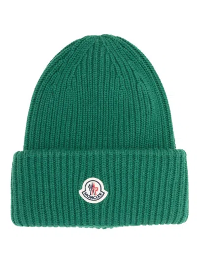 Moncler Logo-patch Fisherman's-knit Beanie In Green