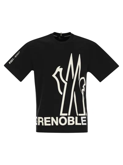 Moncler Grenoble Men Short-sleeved Logo T-shirt In Black