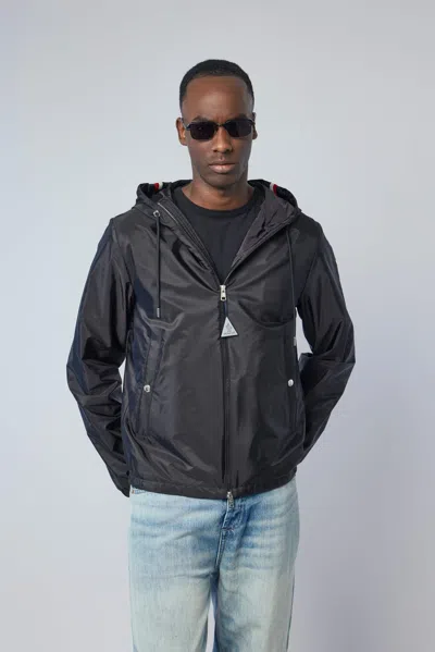 Moncler Grimpeurs Hooded Windbreaker In Black