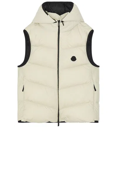 MONCLER GUERSAC PUFFER VEST