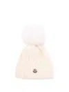 Moncler Bonnet En Cachemire Et Laine Avec Pompon In White
