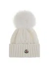 Moncler Bonnet En Cachemire Et Laine Avec Pompon In Neutral