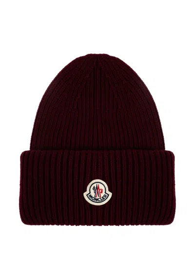 MONCLER MONCLER LOGO HAT IN BURGUNDY WOOL AND CASHMERE
