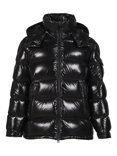 Moncler Hooded Puffer Jacket In Black