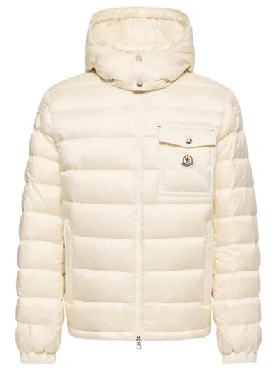 Moncler Verith Hooded Short Down Jacket In Neutral