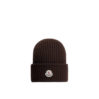 Moncler L2091 Ribbed Wool Beanie In Brown