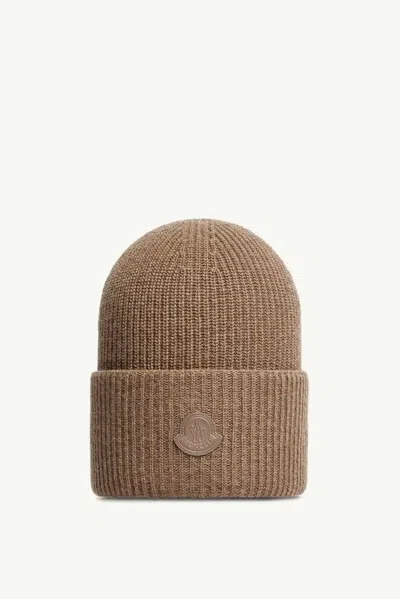 Moncler L20933b00026m428122b Beanie In Camel