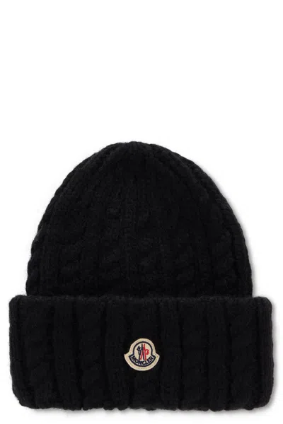 Moncler L20933b00031 Ribbed Knit Alpaca Wool Beanie In Black