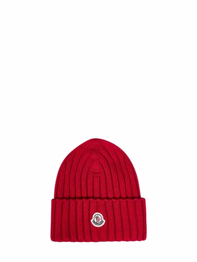 Moncler L20933b00036a9327456 Ribbed Virgin Wool Beanie In Red