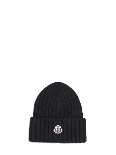 Moncler L20933b00036a9327999 Ribbed Virgin Wool Beanie In Black