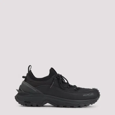 Moncler Lightweight Low Top Sneakers For Men In Black