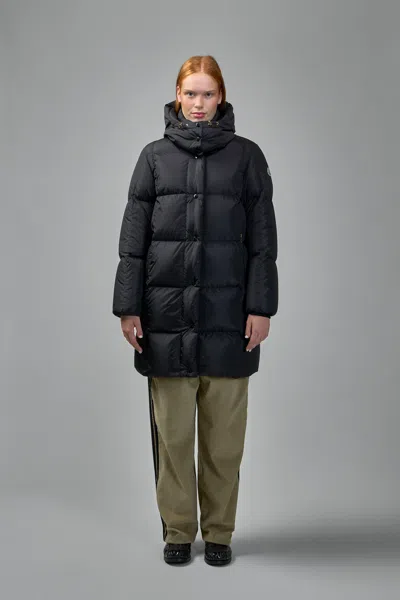 Moncler Litte Square Quilted Hooded Long Down Jacket In Black