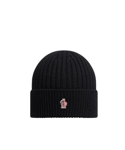MONCLER MONCLER GRENOBLE LOGO EMBROIDERED KNIT BEANIE