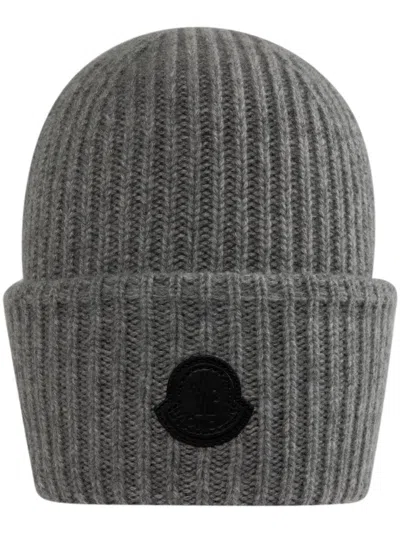 Moncler Logo-appliqué Beanie In Grey