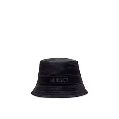 Moncler Logo Bucket Cap In Black