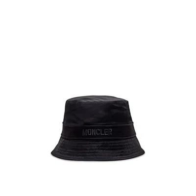 Moncler Logo Bucket Cap In Black