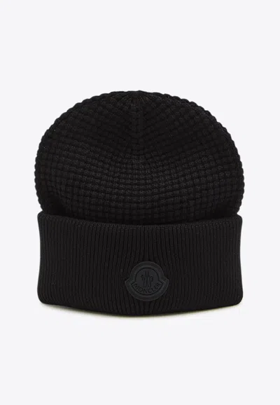 Moncler Logo Embroidered Beanie In Black