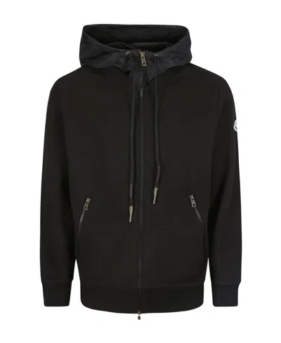 Moncler Logo-embroidered Hooded Sweatshirt In Black
