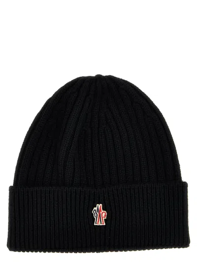 Moncler Logo Embroidery Beanie In Black