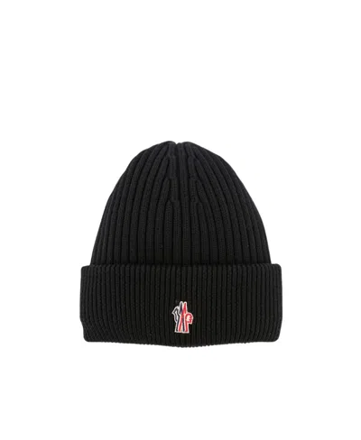 Moncler Logo Knitted Hat In Black