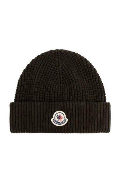 Moncler Logo-appliqué Beanie In Green
