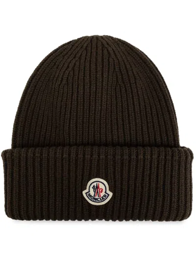 Moncler Logo Patch Beanie In Brown