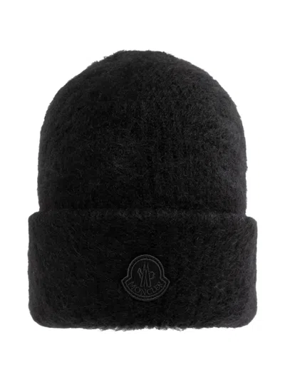 Moncler Logo Patch Beanie Hat In Black