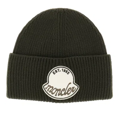 Moncler Logo Patch Beanie Hat In Green