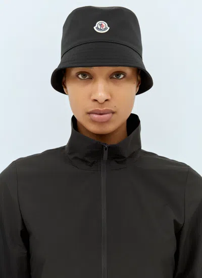 MONCLER LOGO PATCH BUCKET HAT