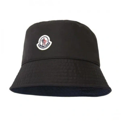 Moncler Logo Patch Bucket Hat In Black