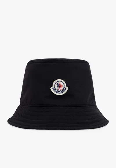 Moncler Logo Patch Bucket Hat In Black
