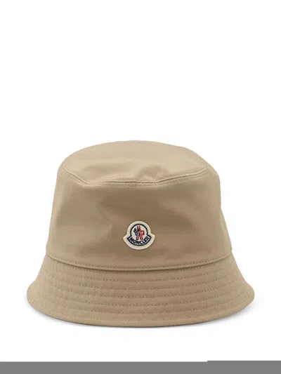 MONCLER LOGO-PATCH BUCKET HAT
