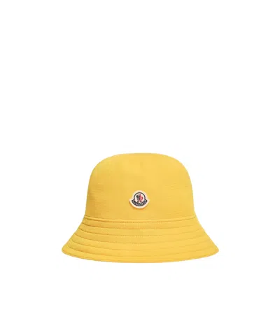 Moncler Logo Patch Bucket Hat In Yellow