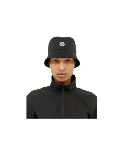 Moncler Logo Patch Fisherman Hat In Black