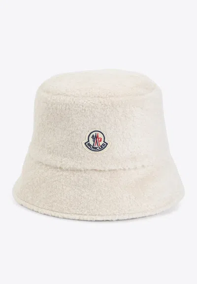 MONCLER LOGO PATCH FLEECE BUCKET HAT