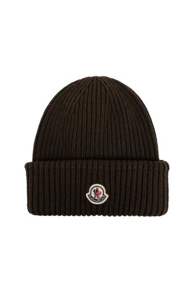 Moncler Logo Patch Beanie In Green