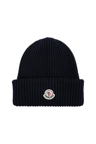 Moncler Logo Patch Knit Beanie In Blue