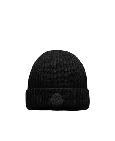 Moncler Logo-patch Knitted Beanie In Black