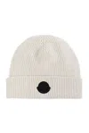 MONCLER MONCLER LOGO PATCH KNITTED BEANIE