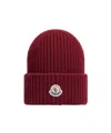Moncler Logo Patch Knitted Beanie In Red
