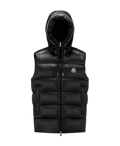 Moncler Logo-patch Quilted Hooded Gilet In Black