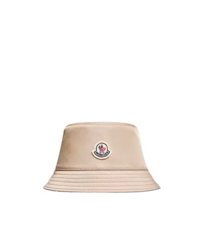 Moncler Logo Patch Reversible Bucket Hat In Neutral