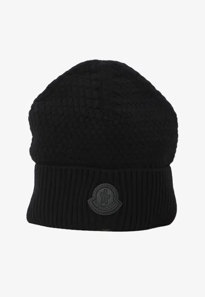 Moncler Logo Patch Ribbed Beanie In Black