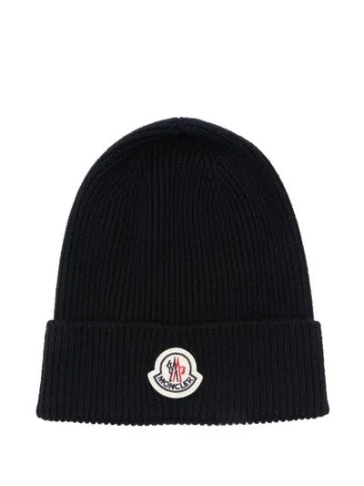 MONCLER LOGO-PATCH RIBBED BEANIE HAT
