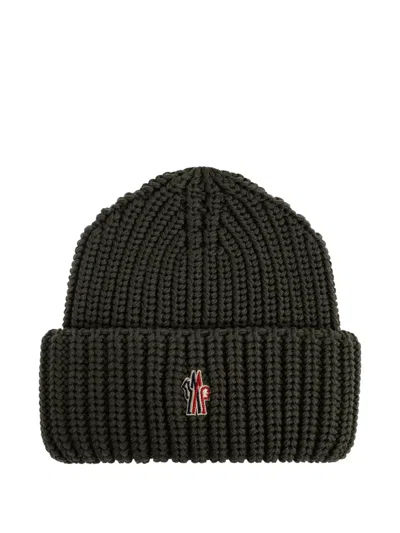 MONCLER LOGO-PATCH RIBBED HAT