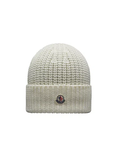 Moncler Logo-patch Ribbed-knit Beanie In Gray