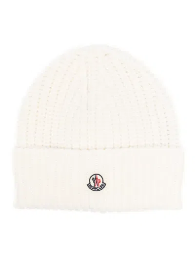 MONCLER LOGO-PATCH RIBBED-KNIT BEANIE